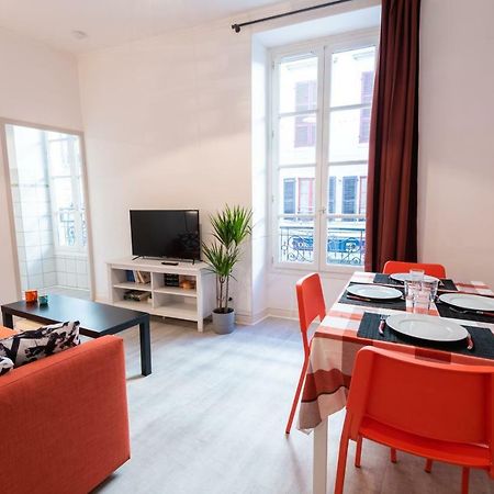 Appartement Coeur De Ville - Wifi - Lave-Seche Linge Pau Exterior foto